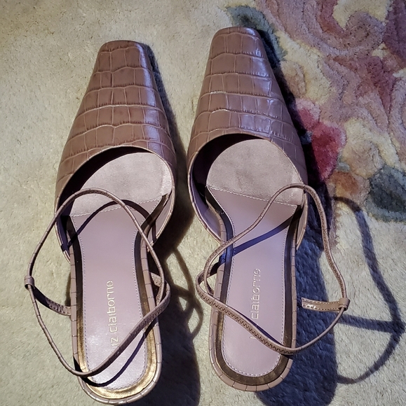 Good used condition liz Claiborne heels - Picture 6 of 8
